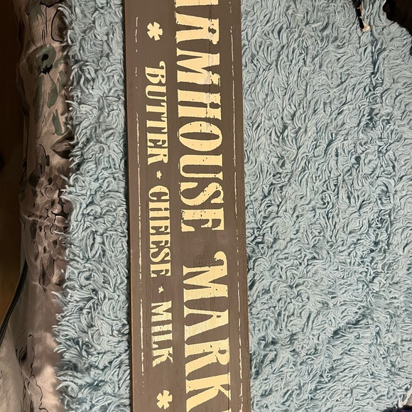 Farmhouse Market Sign - Picture 2 of 2